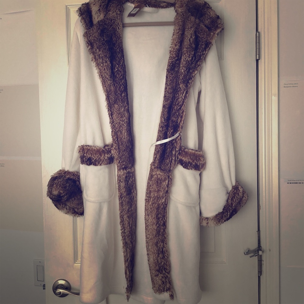Pottery barn faux fur robe
